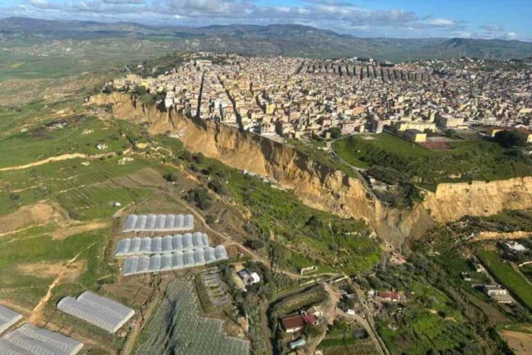 Scopri di più sull'articolo Ciclone Harry, la Regione Siciliana integra il bando: accesso ai ristori anche per le imprese di Niscemi